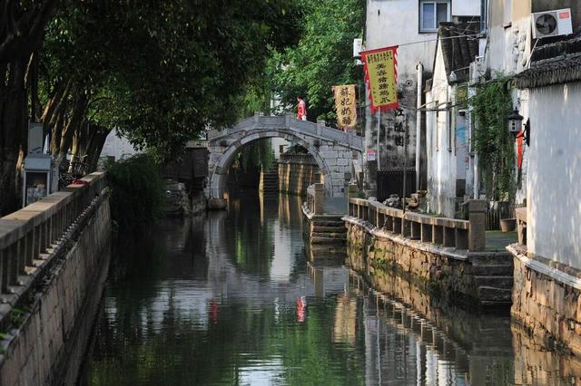 江南这10座千年历史文化的古城小镇,繁花已然苏醒,历史仍在沉睡