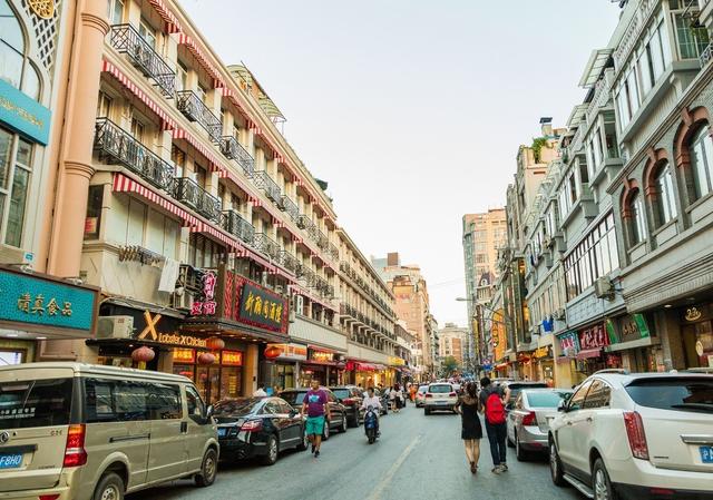 国内可以不吃,又不得不去的美食街。北京南锣鼓巷就是一个