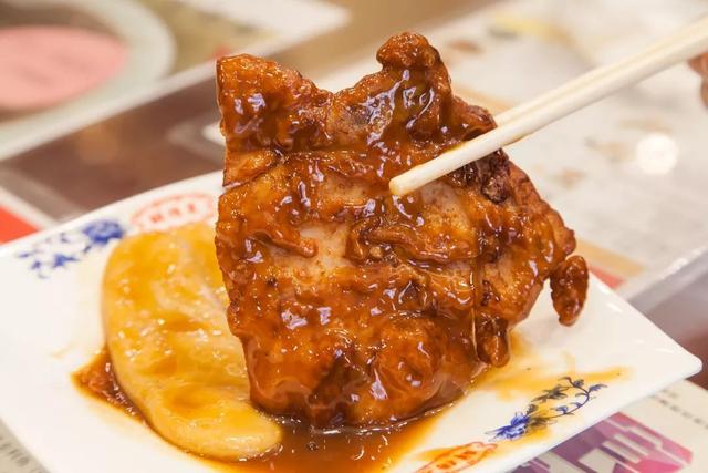 国内可以不吃,又不得不去的美食街。北京南锣鼓巷就是一个
