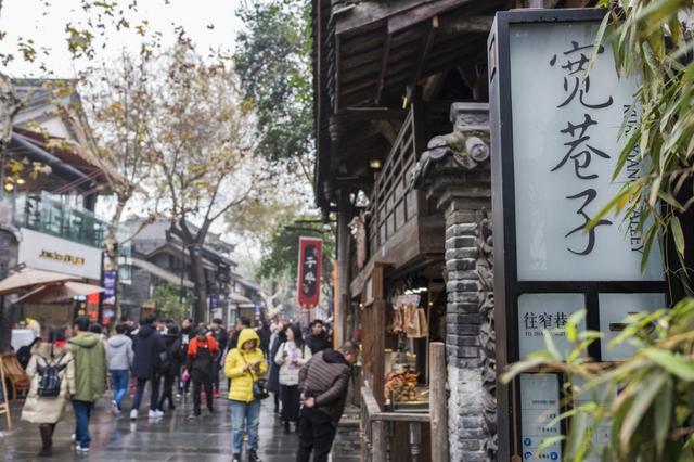 国内可以不吃，又不得不去的美食街。北京南锣鼓巷就是一个