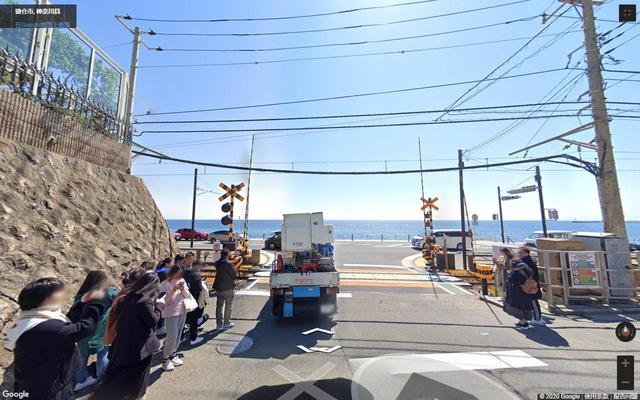 日本镰仓高中旁边的沿海铁路,灌篮高手取景地,旁边的海景房实拍