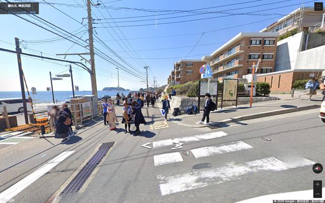 日本镰仓高中旁边的沿海铁路,灌篮高手取景地,旁边的海景房实拍