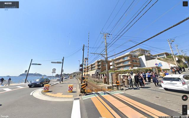 日本镰仓高中旁边的沿海铁路,灌篮高手取景地,旁边的海景房实拍