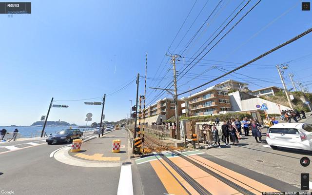 日本镰仓高中旁边的沿海铁路，灌篮高手取景地，旁边的海景房实拍