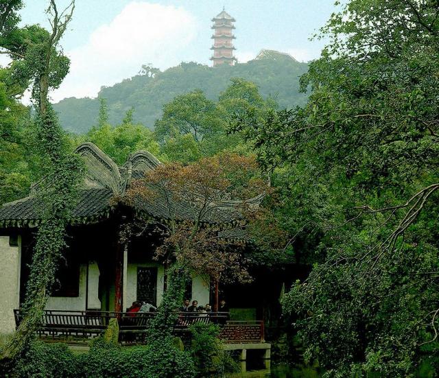 女性朋友爱去的4个旅游景点,古镇、花海、美丽海滩全都有