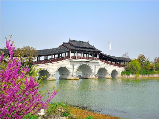 女性朋友爱去的4个旅游景点,古镇、花海、美丽海滩全都有
