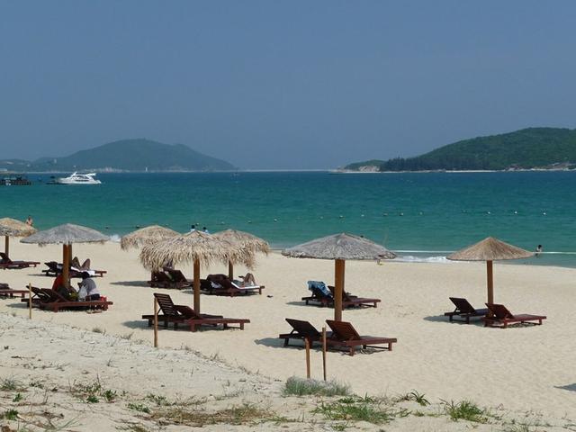 女性朋友爱去的4个旅游景点,古镇、花海、美丽海滩全都有
