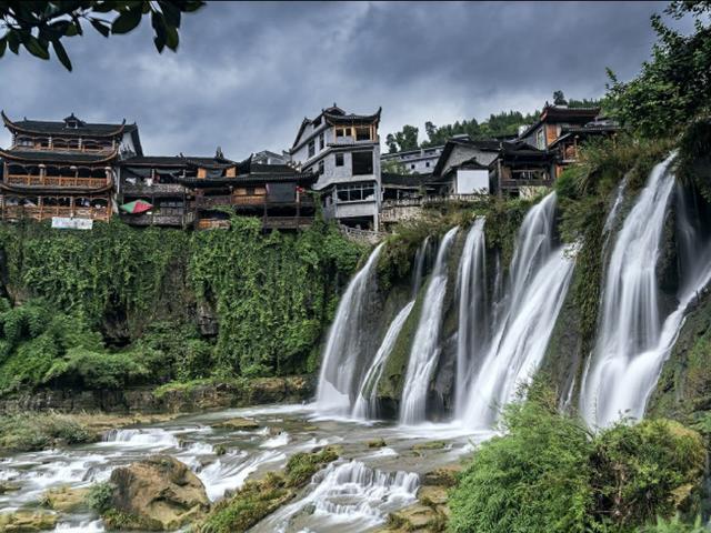 女性朋友爱去的4个旅游景点,古镇、花海、美丽海滩全都有