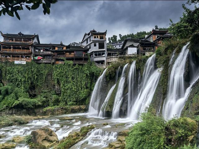 女性朋友爱去的4个旅游景点，古镇、花海、美丽海滩全都有