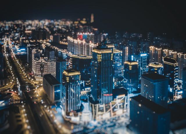河西走廊的霸主,遇到青藏高原上的王者,究竟谁的旅游更强悍?