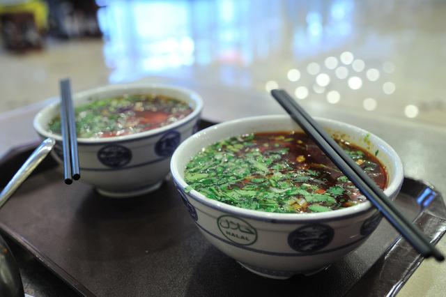 河西走廊的霸主,遇到青藏高原上的王者,究竟谁的旅游更强悍?