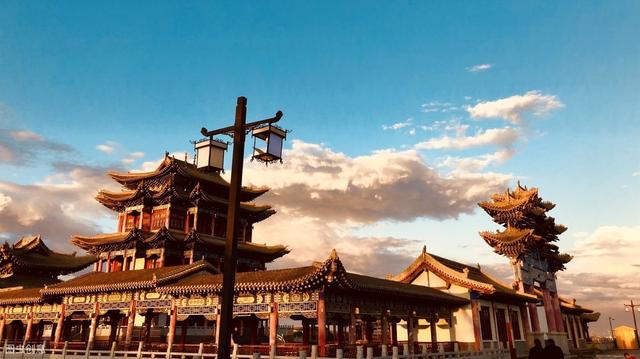 河西走廊的霸主,遇到青藏高原上的王者,究竟谁的旅游更强悍?
