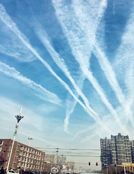 沧州上空条状云彩被疑“地震云”专家释疑:无关地震
