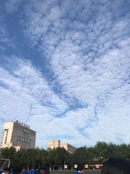 乐亭惊现“地震云”?网友吵翻了!真相竟是……