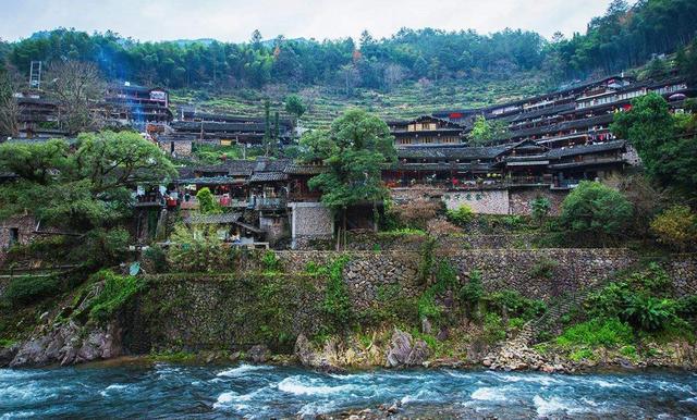 中国有个“烤全羊村”,香飘十里令游客蠢蠢欲动
