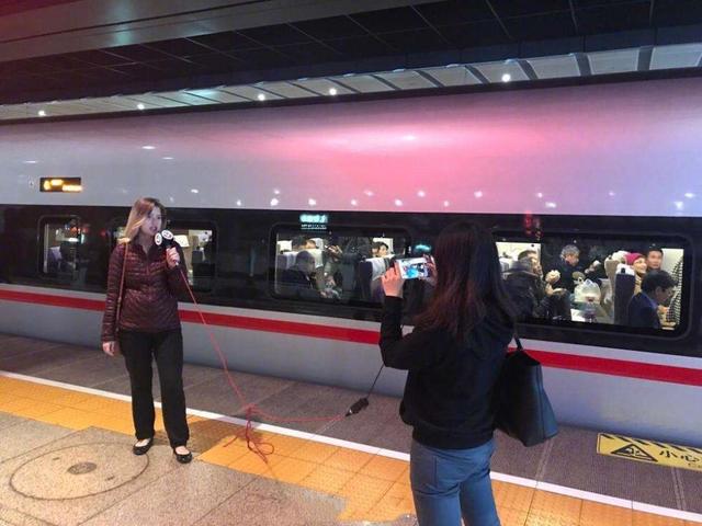 美国游客体验中国高铁：总体上很厉害，可唯独这点不如日本