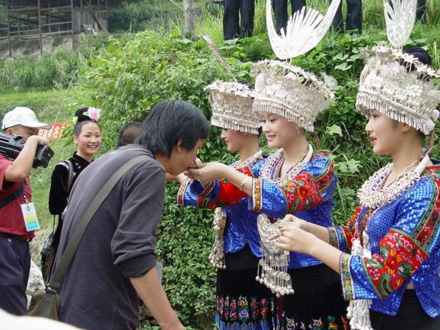 千江苗寨虽然口碑很差,但还是止不住迷恋那里的姑娘和美食