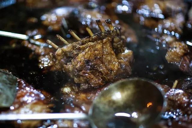这座与太湖同名的古镇,藏着与众不同的茶俗和别致的美味