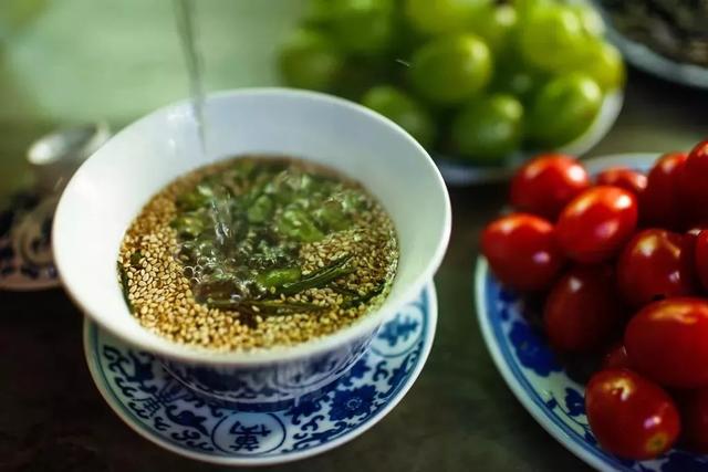 这座与太湖同名的古镇,藏着与众不同的茶俗和别致的美味
