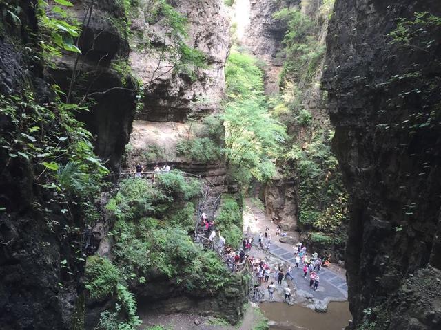 “天下第一峡”百里峡,天然的大氧吧。游客:令人神清气爽