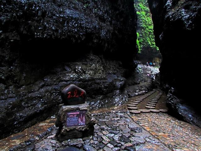 “天下第一峡”百里峡，天然的大氧吧。游客：令人神清气爽