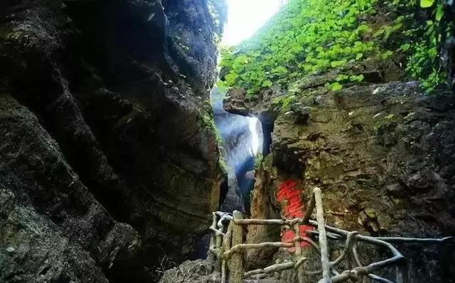 “天下第一峡”百里峡,天然的大氧吧。游客:令人神清气爽