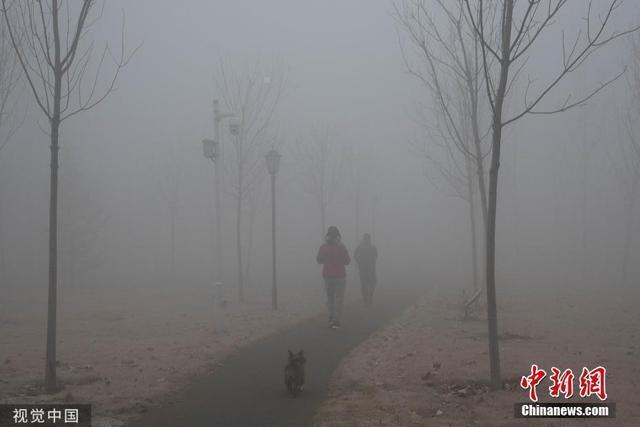 全国多地遭大雾笼罩 污染预计持续到明天