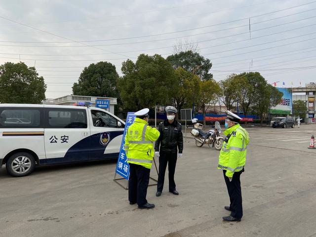 洪山交警精准“把脉开方”,确保民生物资车通行畅通