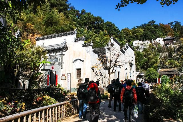 篁岭不只有晒秋和梯田花海,更有古韵味的徽派建筑和淳朴的古村落