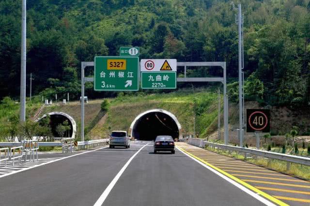 高速公路上的“新标志”,违反一律罚200,老司机都中招了