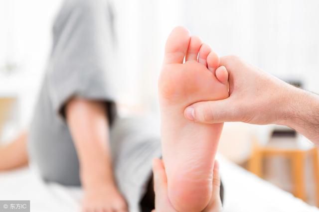 生活中如何预防脚气病和脚湿气?得从多方面入手,并付诸行动