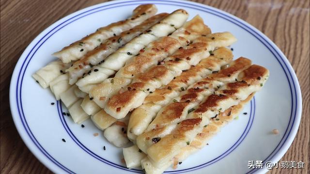 面食这样做,孩子三天两头点名吃,酥脆柔软太香了,一根根吃不停