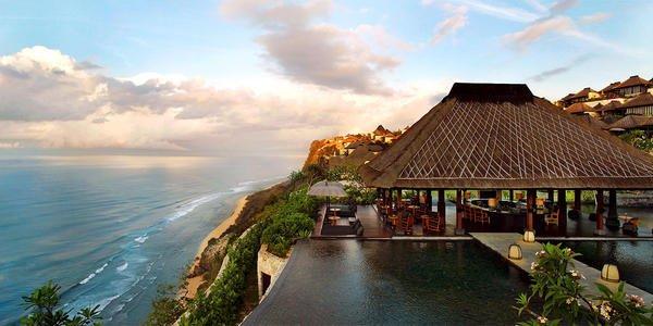 东南亚的一个著名景点，不少人心目中的度假胜地，巴厘岛不能错过