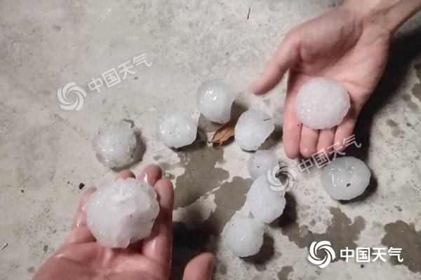 南方阴雨不断局地暴雨 北方雨雪来袭气温“腰斩”