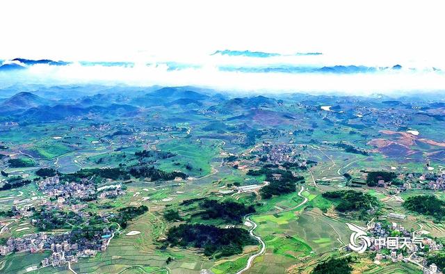 湖南新田雨后初晴 青山如梦如幻