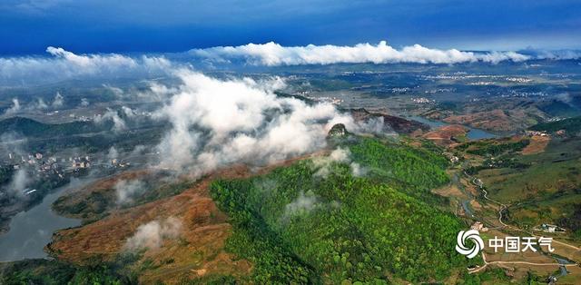 湖南新田雨后初晴 青山如梦如幻