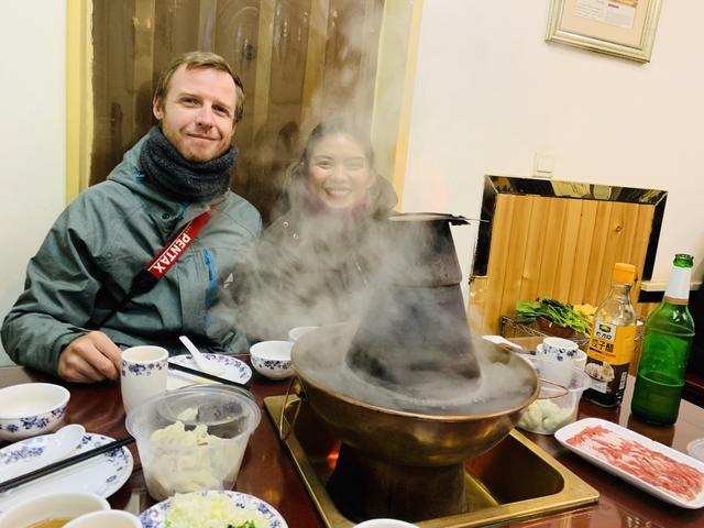 舌尖上的北京，帝都夜宵美食探秘，驴肉火烧比北京烤鸭更好吃？