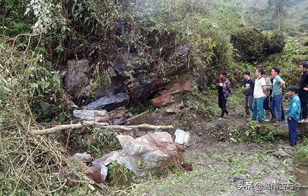越南父女雷雨天躲山洞取暖,洞中温度上升致岩石崩塌,两人被压死