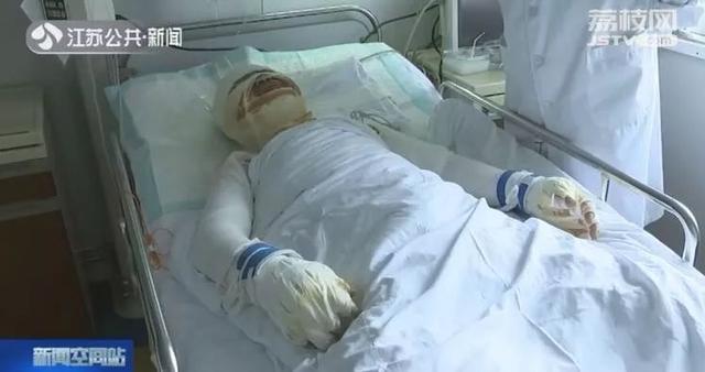 雷雨天4人在院子里洗衣服,一道闪电劈下来…太惨了