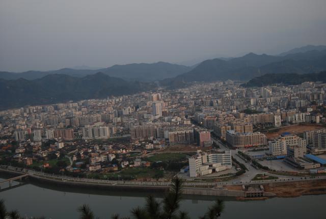 广东鲜为人知的小县城,景色却宛若仙境一般,到处遍布特色美食