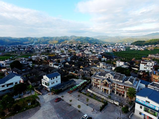 广东鲜为人知的小县城,景色却宛若仙境一般,到处遍布特色美食