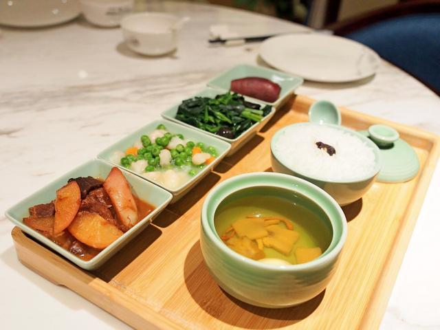 避开西湖汹涌的人潮,湘湖边慵懒度周末,才是杭州人春天的最爱