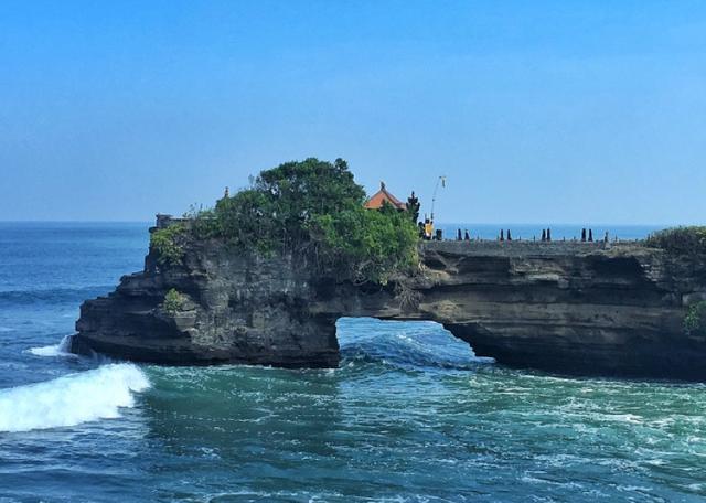 巴厘岛网红景点，一座庙引数万人参观，究竟有多“神秘”？