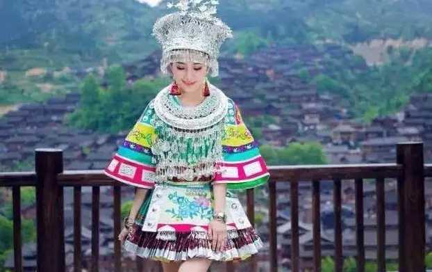 苗寨美女困惑：为何我们的“银饰”既漂亮又便宜，游客却很少买？