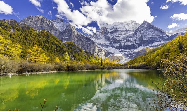 九寨沟美还是稻城亚丁好玩?对比一下,选择你中意的去旅行