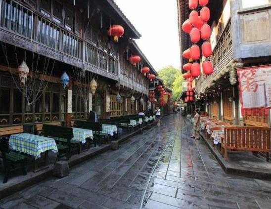 中国“最著名”的5条美食街，去过三条算合格，知道哪几条吗？