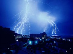 雷电学说的起源：