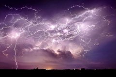 雷电的产生：