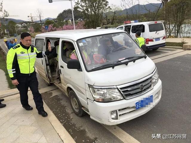 江苏无锡：“飓风行动”曝光台 | 酒驾、超载、改装车…宜兴交警严查道路交通违法行为