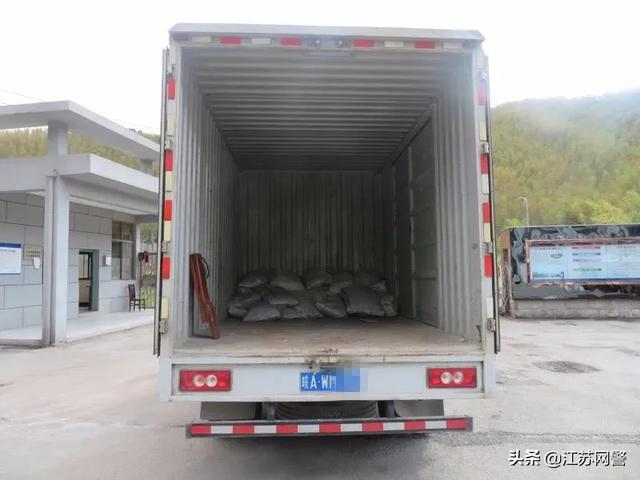 江苏无锡：“飓风行动”曝光台 | 酒驾、超载、改装车…宜兴交警严查道路交通违法行为